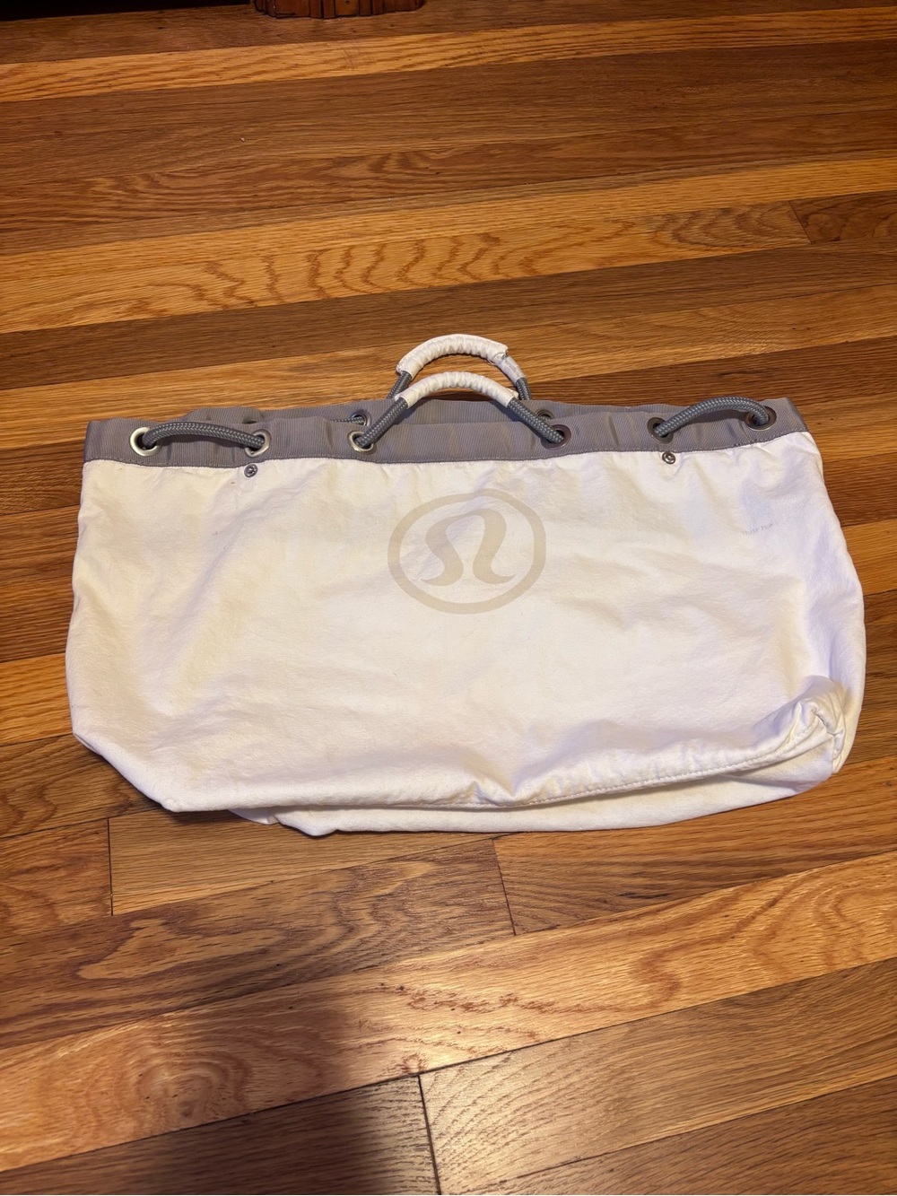 Lululemon Beach Canvas Bag Dune
White Grey See Description